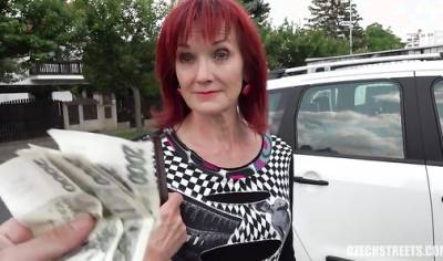 Рыжая зрелка с большим удовольствием отдалась пикаперу на улице