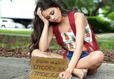 Милая студентка Люси Долл расплатилась ротиком и тугой киской за проезд в автомобиле