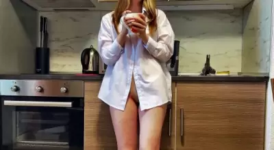 Очень молодая жена у моего папы... ходит без штанов при мне и не стесняется